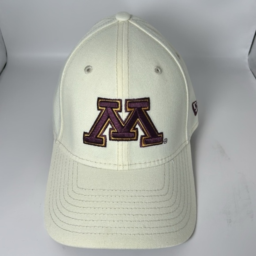 Minnesota Golden Gophers ball cap.        Ski-U-Mah!